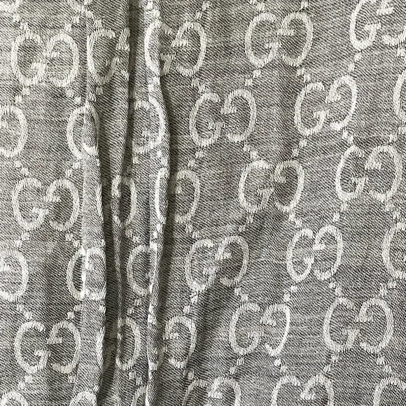 Gucci GG Lightweight wool/silk blend scarf, fringe, grey with white GGs, L, EUC - Picture 10 of 16